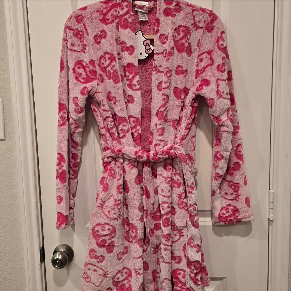 Hello‎ Kitty & Friends Plush Logo Robe - Picture 5 of 8